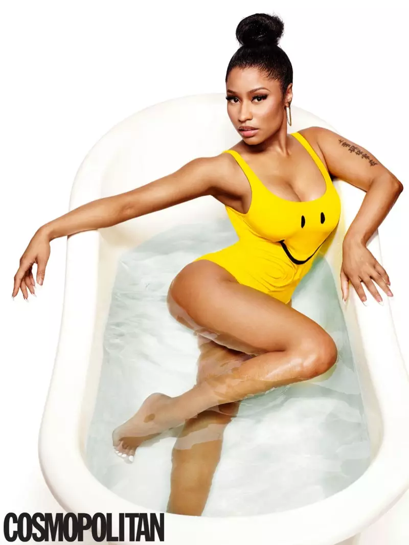 Nicki Minaj Wọ Awọn aṣọ iwẹ fun Itan Ideri Cosmopolitan