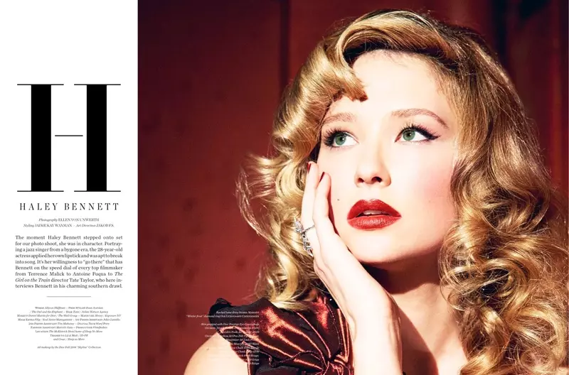 Haley Bennett di vê wêneyê de lipstika sor a jîndar li xwe dike