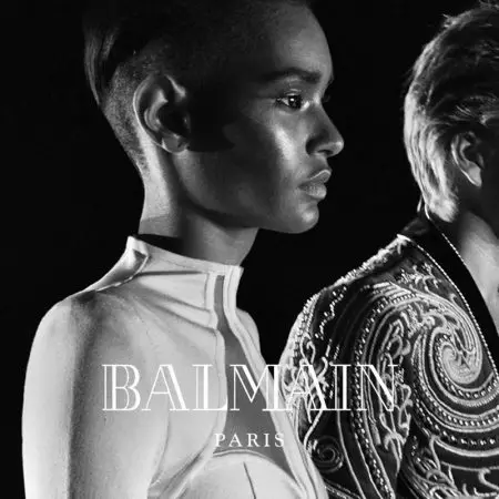 Kim Kardashian Balmain ගේ Moody Fall 2016 ව්‍යාපාරය මෙහෙයවයි