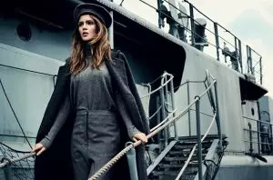 Josephine Skriver perima jūrinį stilių ELLE Danijos viršelio istorijoje