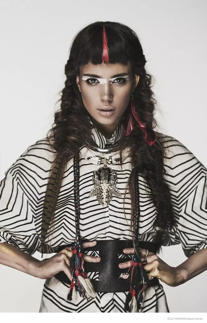 Nuria Nieva trong Tribal Chic Fashion for Elle Romania của Jesus Alonso