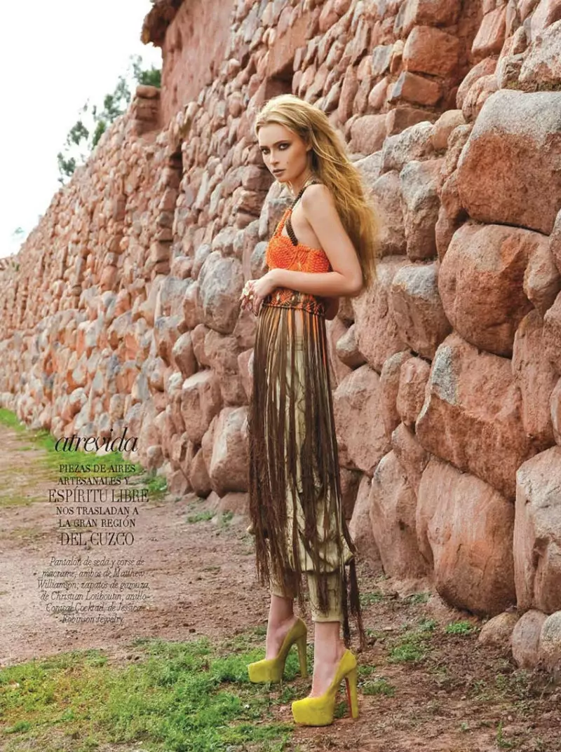 Tiiu Kuik od Michaela Filonowa pro Vogue Latinská Amerika srpen 2011