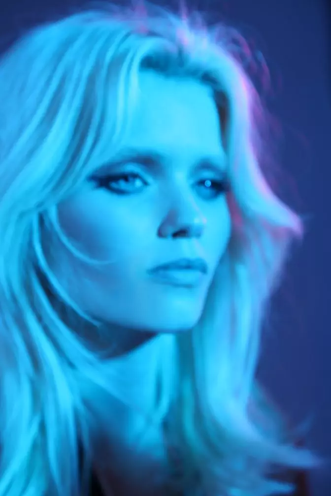 Abbey Lee Kershaw za ManiaMania