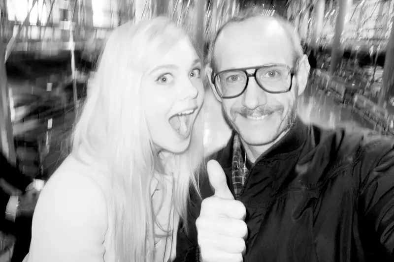 Lupita Nyong'o, Elle Fanning e altri al Miu Miu Show di Terry Richardson