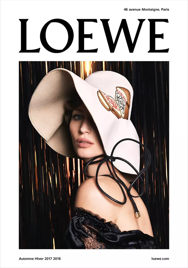 Supermodel Gisele Bundchen di kampanyaya payizê ya 2017-a Loewe de dilîze