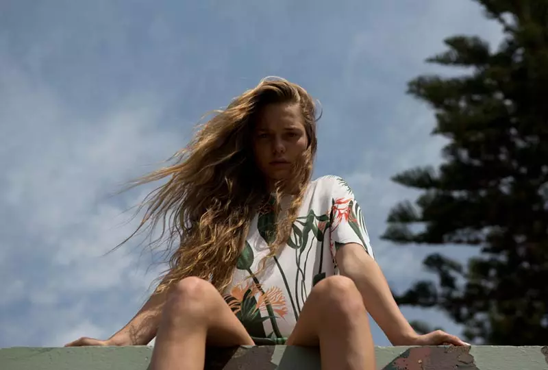 La nueva cara Anna Laman va a la playa con la fotógrafa Natalie Cottee