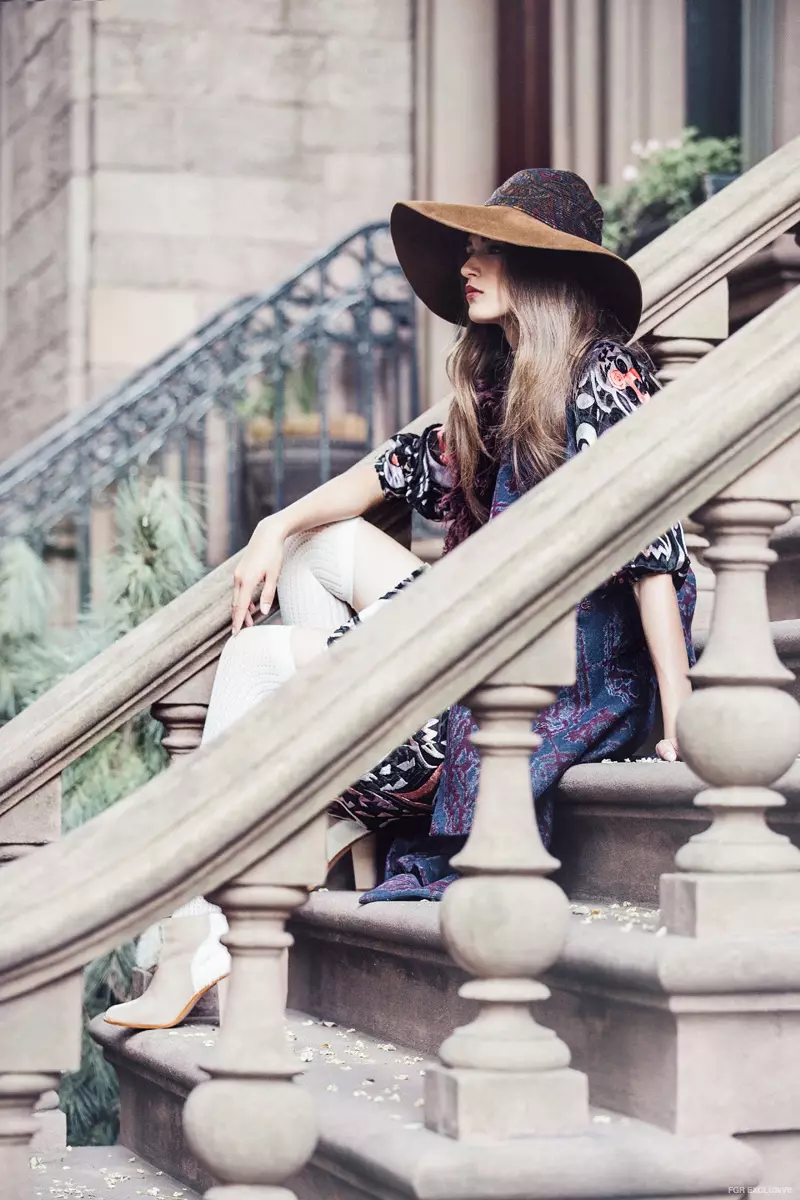 Awọn fila Suzanne's Couture Hat, Imura Just Cavalli, Vest Thakoon, Awọn bata Hugo Boss