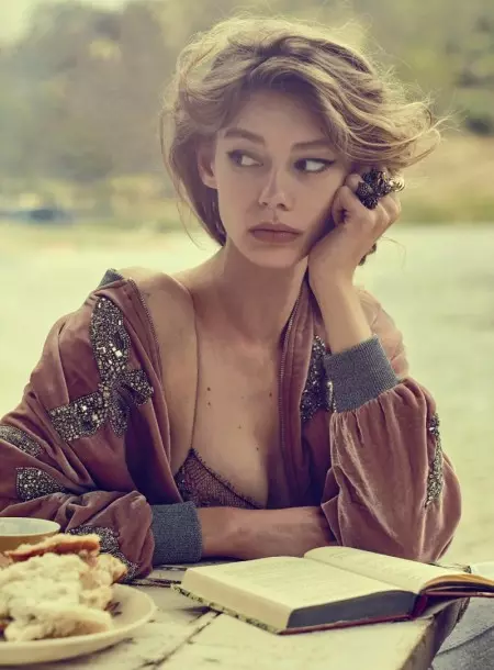 Ondria Hardin wprowadza urok na tory kolejowe w Vogue Australia