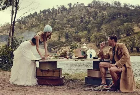 Ondria Hardin Nyangking Glamour kana Trek Karéta di Vogue Australia