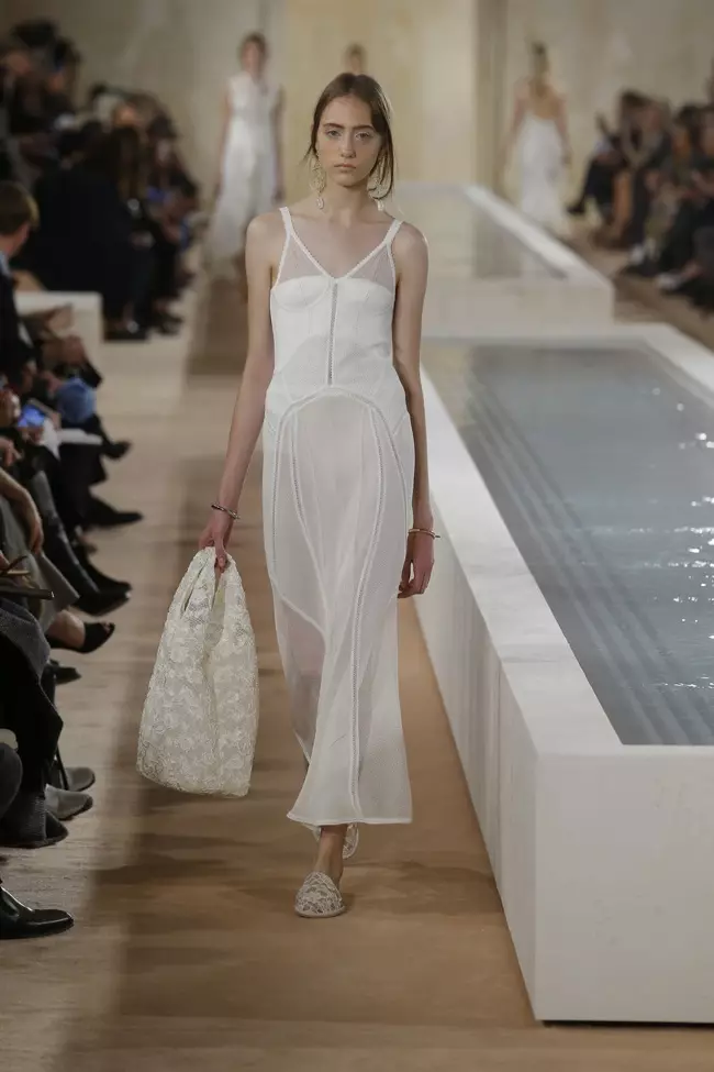 Balenciaga Rebbiegħa 2016 | Il-Ġimgħa tal-Moda ta’ Pariġi