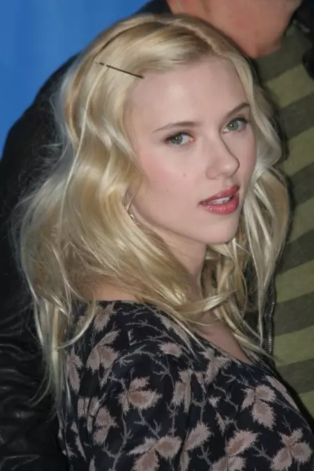 Mga Estilo sa Buhok sa Bombshell ni Scarlett Johansson: Tan-awa ang Iyang Labing Maayo nga Mga Buhok