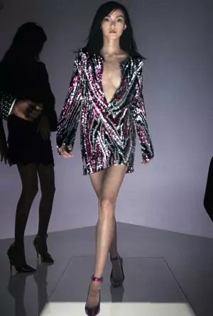 Tom Ford slút de Runway foar in Spring '16-fideo fol mei modellen (en Lady Gaga) dûnsjen