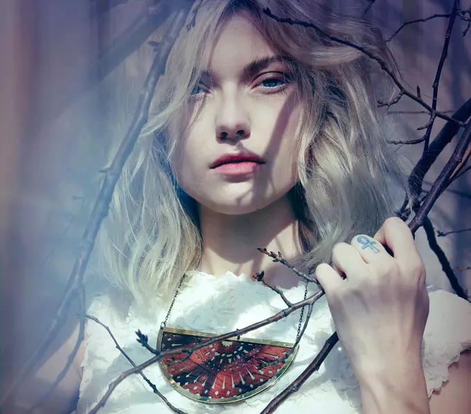 Farah Holt oleh Antia Pagant dalam "Echo of Spring" untuk Fashion Gone Rogue