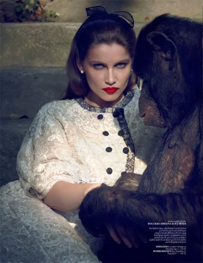 Sean & Seng မှ Vogue Turkey အတွက် Laetitia Casta သည် Dolce & Gabbana ကိုဝတ်ဆင်ခဲ့သည်။