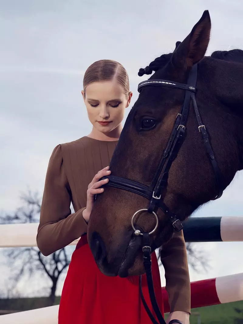 Nadja Bender e Maud Welzen ficam equestres para Gucci Style por Benjamin Grillon