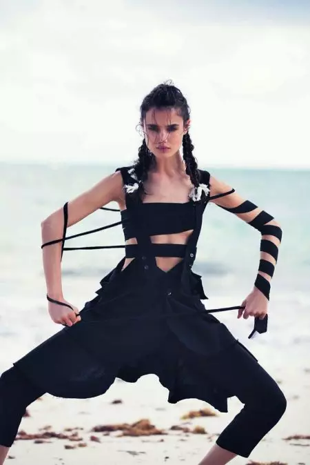 Blanca Padilla dėvi lengvus paplūdimio stilius, skirtus Marie Claire Italy