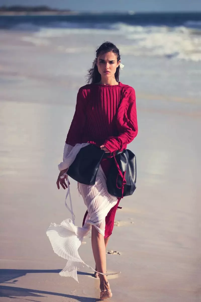 Blanca Padilla modeļu Marni bicolor kleita ar ielocēm un jostiņu ar somām