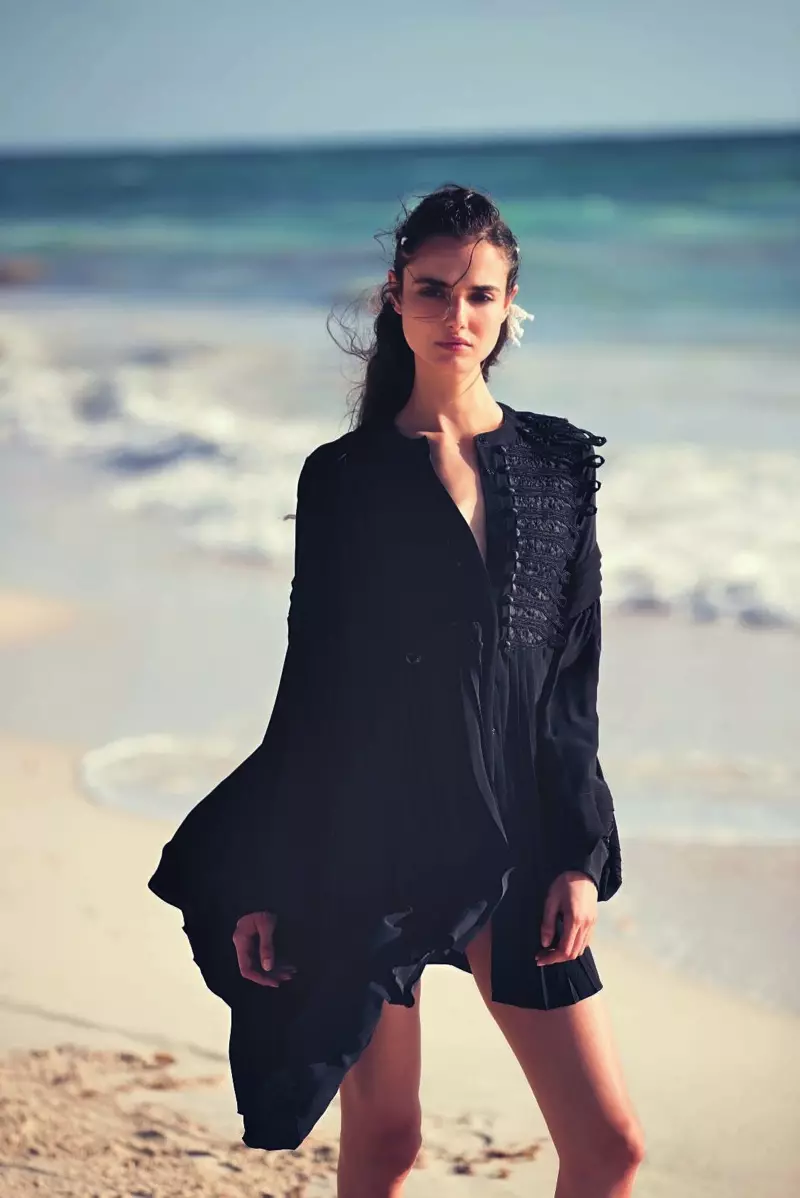 Blanca Padilla modele Ermanno Scervino caftan cu plisare