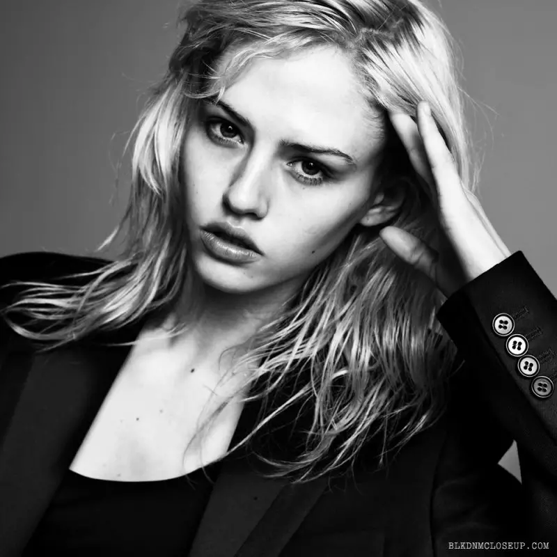 Anja Rubik, Doutzen Kroes, Lily Donaldson en ander poseer in BLK DNM vir Inez & Vinoodh