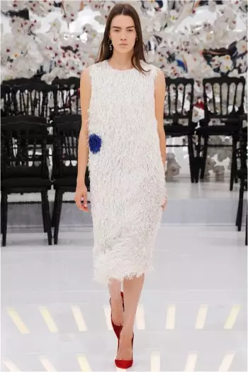 Dior's Fall 2014 Couture Show Njupuk Trip Liwat Wektu & Spasi