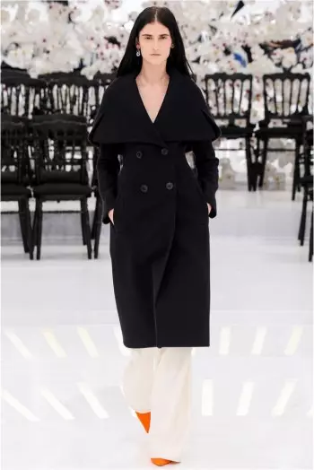 A Dior 2014. őszi Couture Show egy utazást tesz időn és téren át