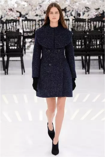 Dior's Fall 2014 Couture Show ਸਮੇਂ ਅਤੇ ਸਪੇਸ ਦੁਆਰਾ ਇੱਕ ਯਾਤਰਾ ਕਰਦਾ ਹੈ