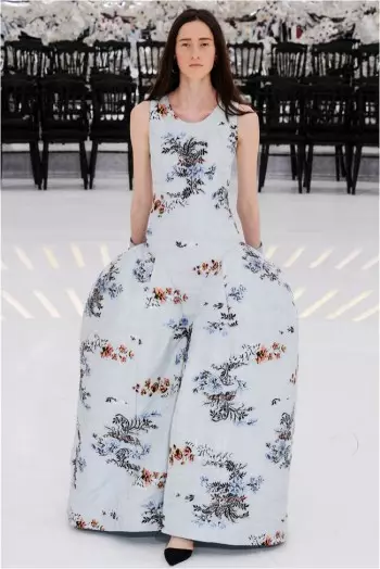 Dior nan Otòn 2014 Couture Show pran yon vwayaj nan tan ak espas