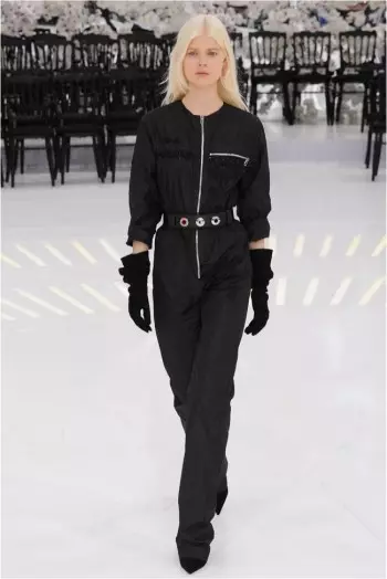 Dior's Fall 2014 кутюр шоуы уақыт пен кеңістікке саяхат жасайды