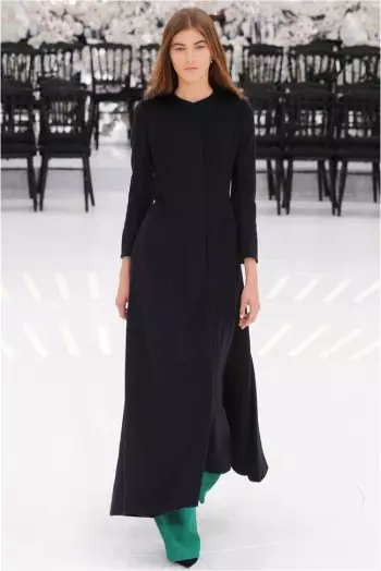 Pertunjukan Couture Dior's Fall 2014 Mengambil Perjalanan Melalui Masa & Ruang