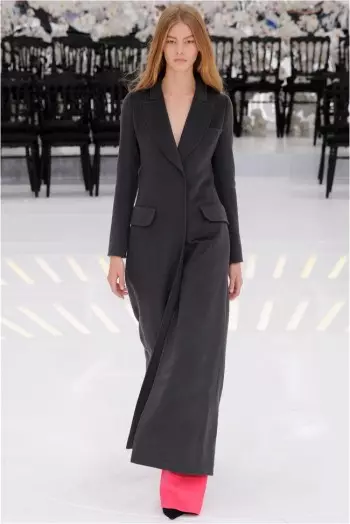 Dior's Fall 2014 Couture Show e nka Leeto ka Nako le Sebaka