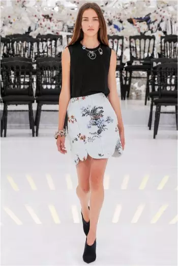 A Dior 2014. őszi Couture Show egy utazást tesz időn és téren át