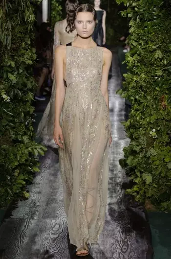 Valentino ສະແດງ Goddess Couture ສໍາລັບການຫຼຸດລົງ