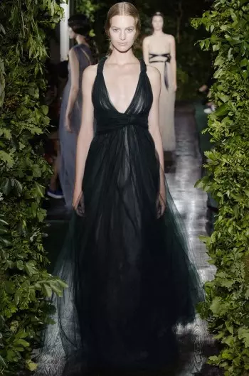 Valentino toant Goddess Couture foar Fall