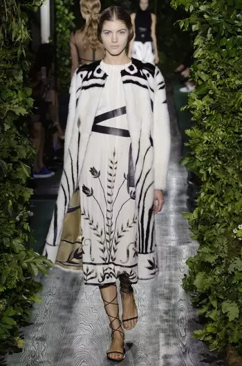 Valentino ukazuje Goddess Couture for Fall