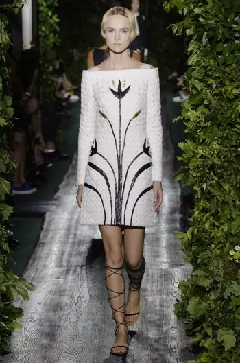 Valentino akuwonetsa Goddess Couture for Fall