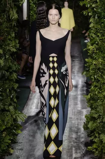 Valentino muestra Goddess Couture para el otoño