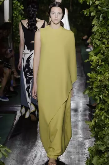 Valentino toant Goddess Couture foar Fall