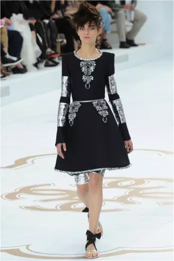 Восеньскі паказ моды Chanel 2014 набывае скульптурны характар