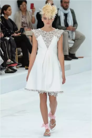 Pertunjukan Couture Chanel's Fall 2014 Mendapat Arca