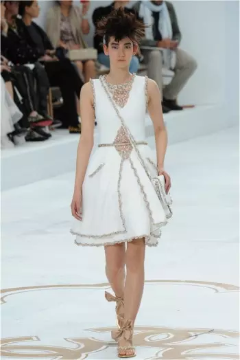 Chanel's Fall 2014 Couture Show staje się rzeźbiarskie