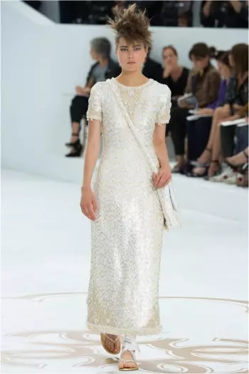 Faigheann Chanel's Fall 2014 Couture Show le Dealbhóireacht