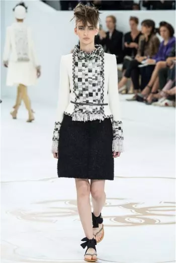 Show thời trang cao cấp mùa thu 2014 của Chanel có nghệ thuật điêu khắc