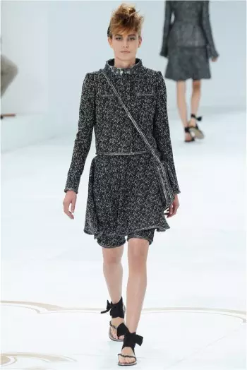 Chanel's Fall 2014 Couture Show මූර්තිමත් වේ