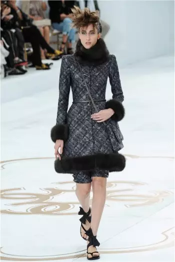 Восеньскі паказ моды Chanel 2014 набывае скульптурны характар
