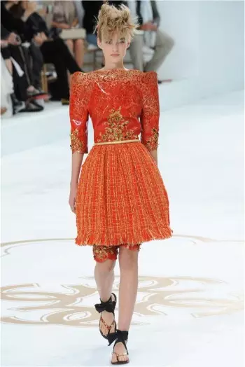 Chanel's Fall 2014 Couture Show මූර්තිමත් වේ