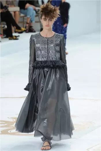 Le défilé Chanel Automne 2014 devient sculptural