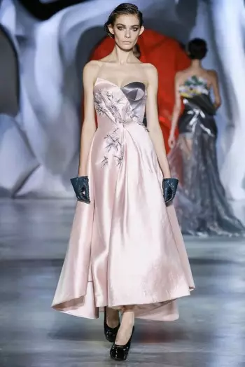 Ulyana Sergeenko Nggawe Couture Revolusioner kanggo Musim Gugur 2014