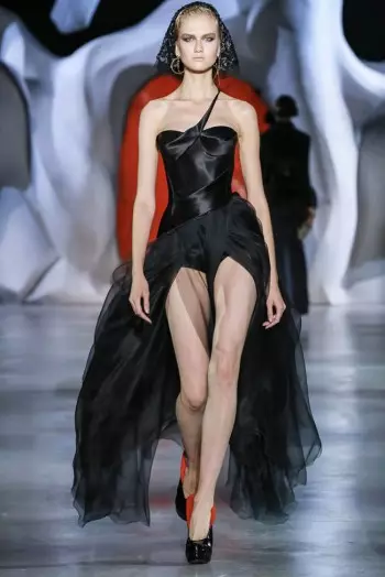 Ulyana Sergeenko สร้างการปฏิวัติ Couture สำหรับฤดูใบไม้ร่วง 2014