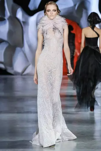 Ulyana Sergeenko o Thehile Revolutionary Couture bakeng sa Fall 2014