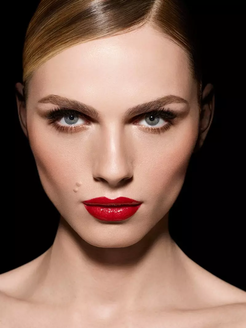 Andreja Pejic fer með aðalhlutverkið í Make Up For Ever 2015 herferðinni